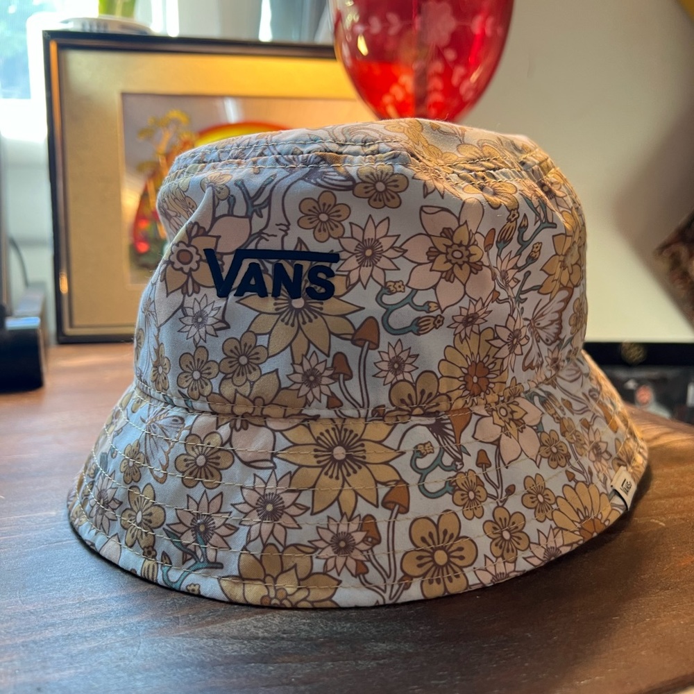 Vans Bucket Hat Mushroom/Butterflies/Flowers Sz. SM